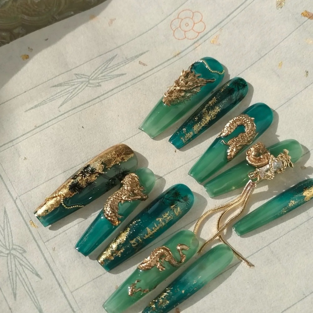 Elegant Green and Gold Dragon press on nails